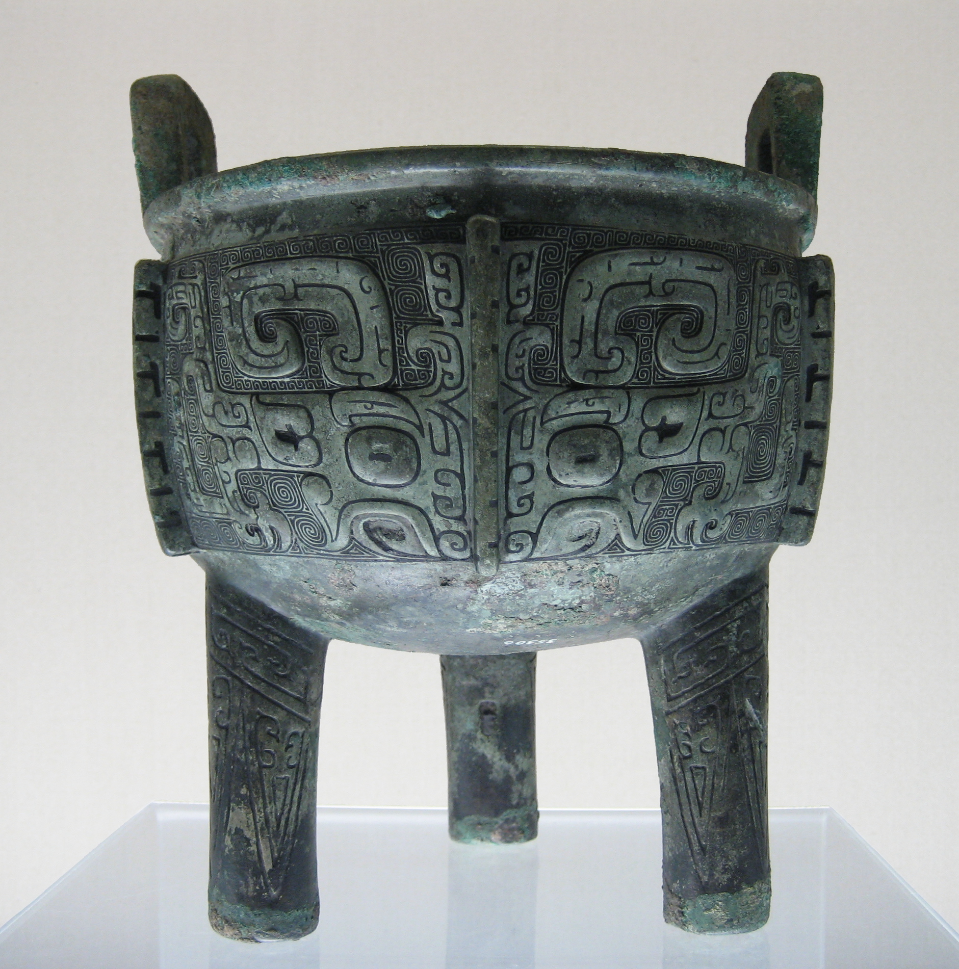 Late Shang Dynasty Bronze Cauldron
